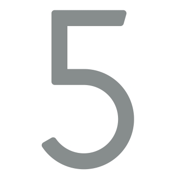Šiuolaikinis namo numeris ''5'' - 152 mm, metalo pilkumo spalvos.